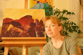 Anne Preu&szlig;, vor einem ihrer neuen Canyonbilder 2004